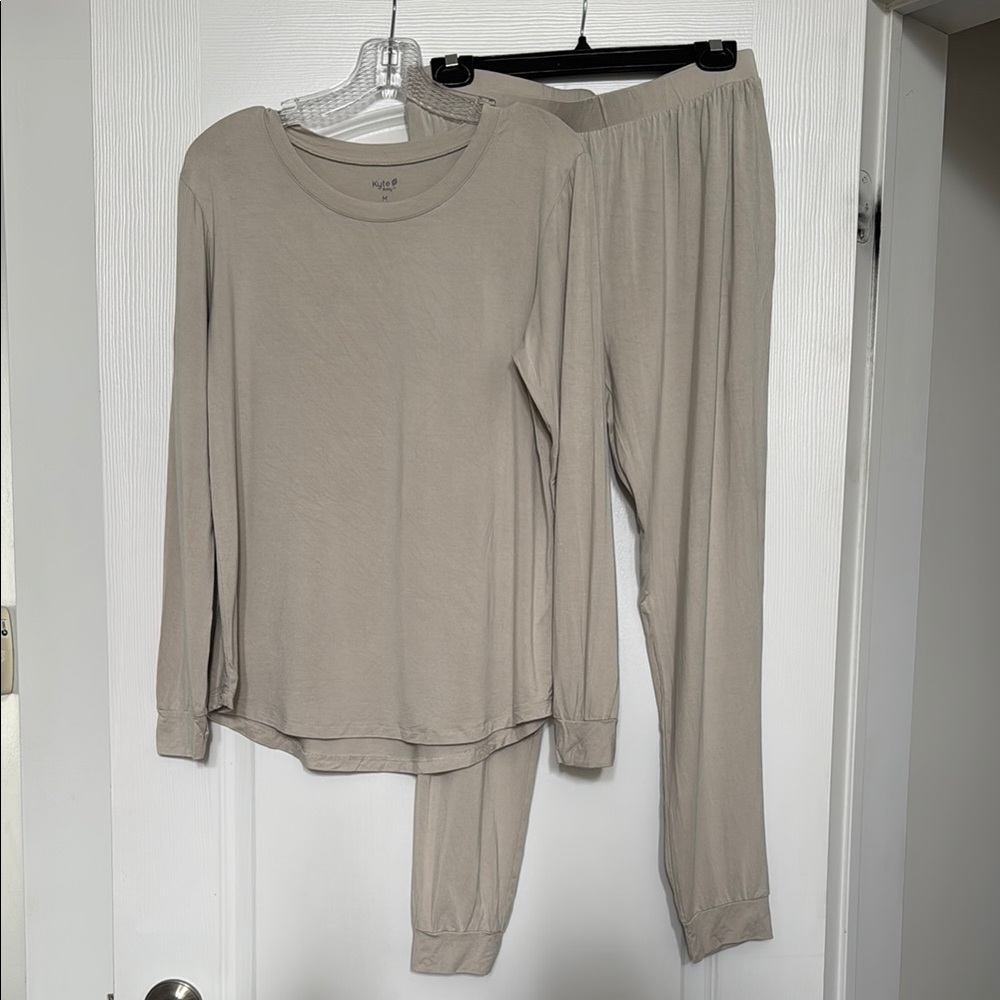 Kyte Baby Women’s Medium Oat Long Sleeve Jogger Pajama Set - Picture 1 of 11